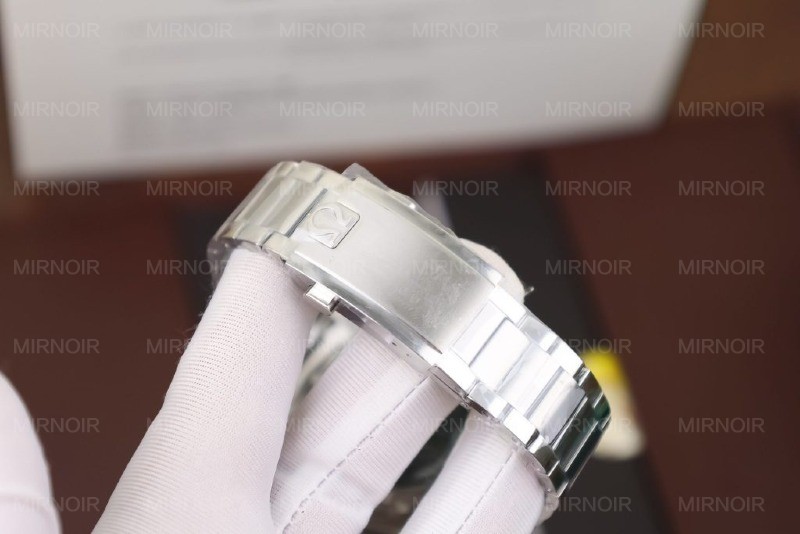Dong-Ho-Omega-Speedmaster-Snoopy-Avard-Replica-11-N1-Factory-42mm-1-1024x683.jpg