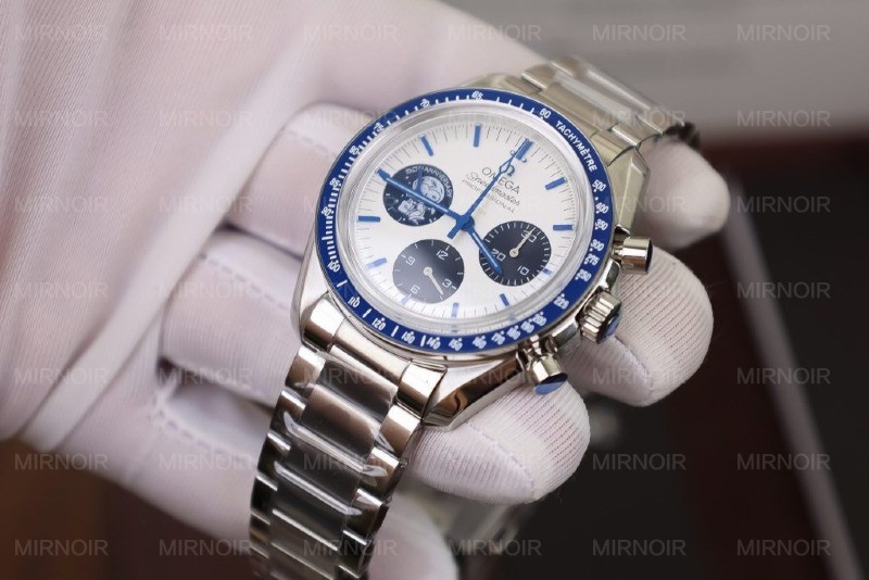 Dong-Ho-Omega-Speedmaster-Snoopy-Avard-Replica-11-N1-Factory-42mm-4-1024x683.jpg