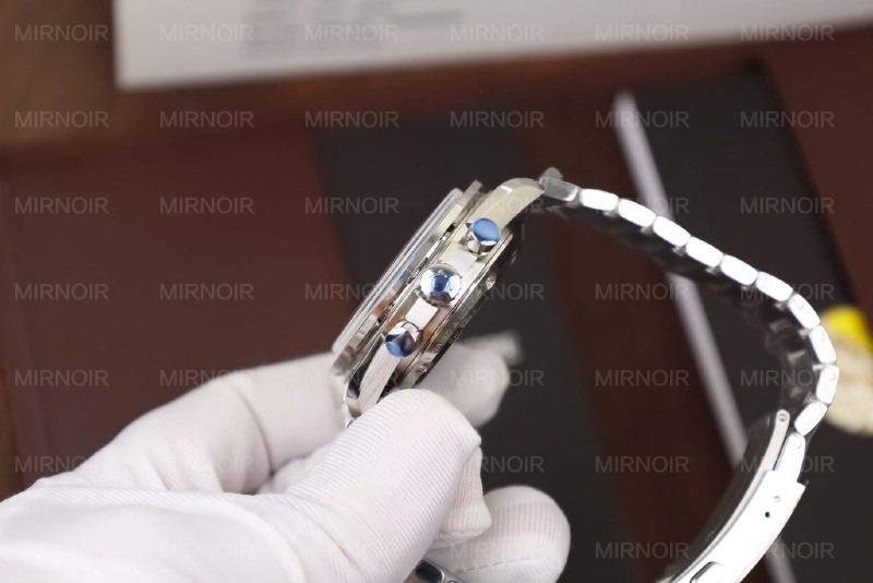 Dong-Ho-Omega-Speedmaster-Snoopy-Avard-Replica-11-N1-Factory-42mm-7-1024x683.jpg