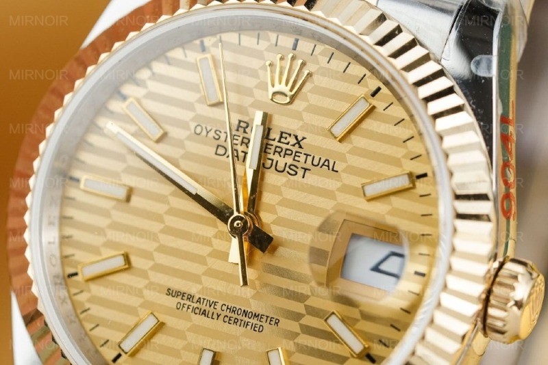 Dong-Ho-Rolex-Che-Tac-DateJust-126233-Mat-Nep-Gap-Boc-Vang-GM-Factory-36mm-6-1024x683.jpg