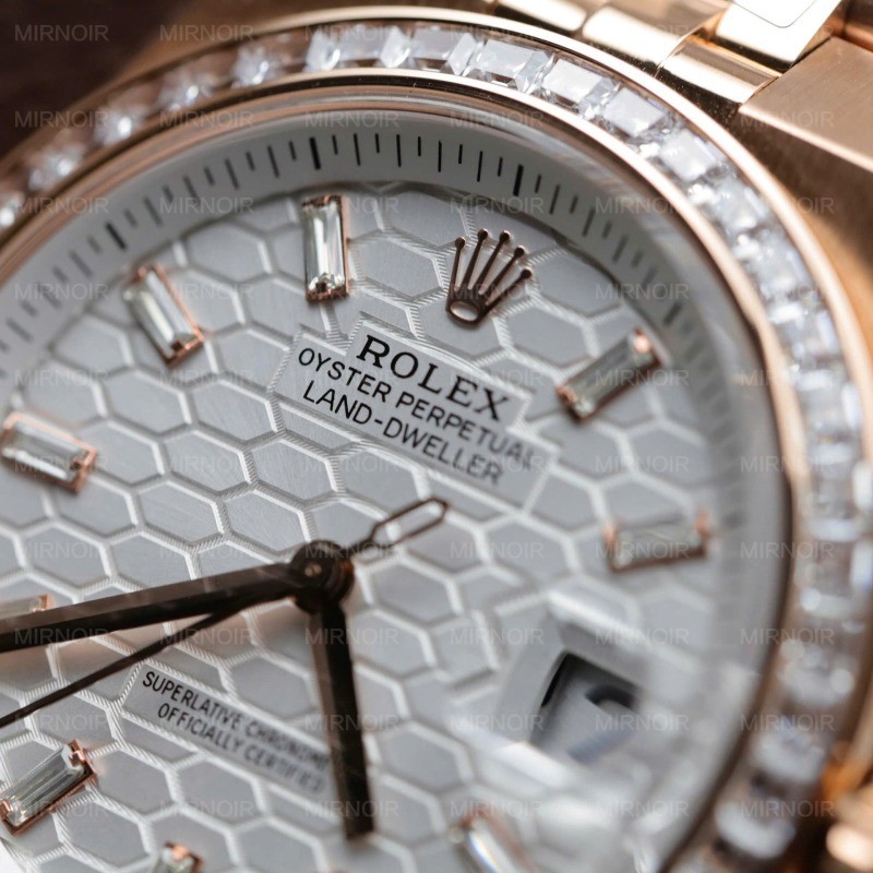 Dong-Ho-Rolex-Land-Dweller-127334-Che-Tac-Mat-Trang-Hoa-Tiet-To-Ong-Dinh-Da-Baguette-40mm-4.jpg