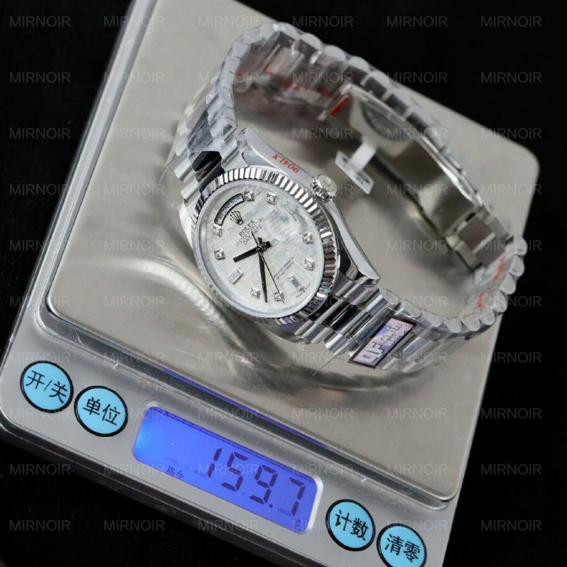 Dong-Ho-Rolex-Day-Date-Mat-Thien-Thach-Che-Tac-Coc-So-Kim-Cuong-Moissanite-Xuong-QF-36mm-2-1024x1024.jpg