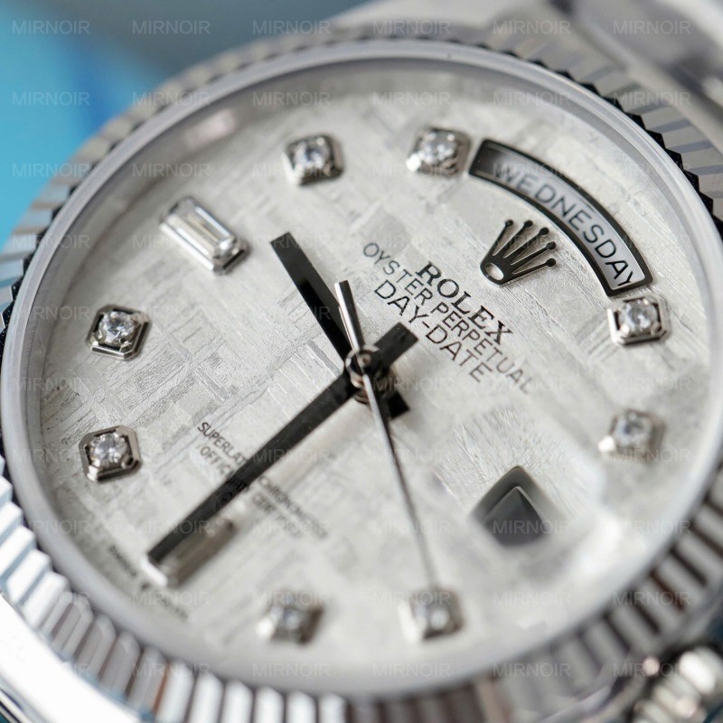 Dong-Ho-Rolex-Day-Date-Mat-Thien-Thach-Che-Tac-Coc-So-Kim-Cuong-Moissanite-Xuong-QF-36mm-5.jpg