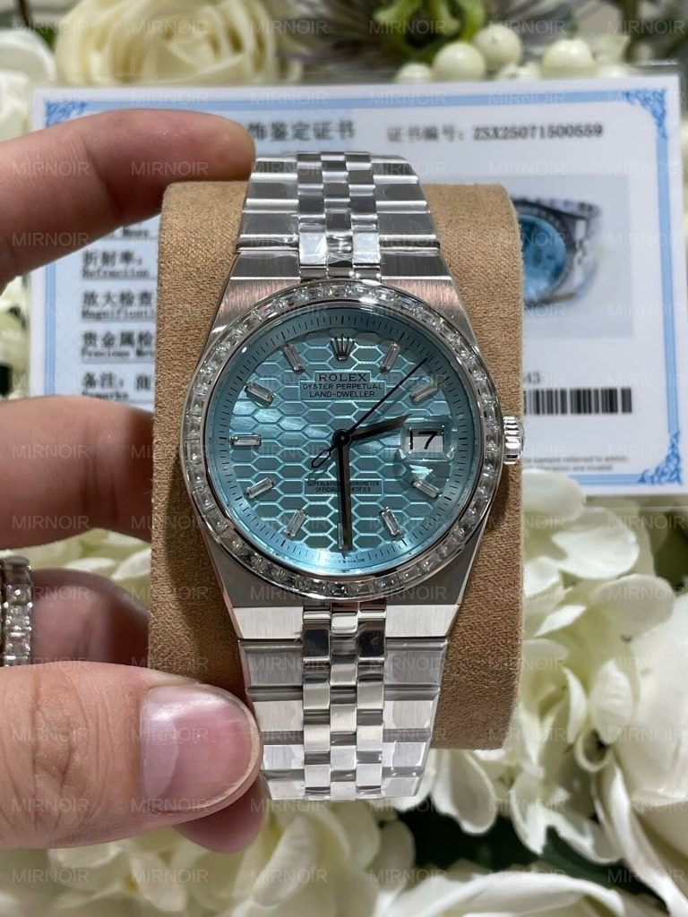 Dong-Ho-Rolex-Che-Tac-Land-Dweller-127286TBR-Boc-Vang-Trang-18K-Kim-Cuong-Moissanite-40mm-3-768x1024.jpg