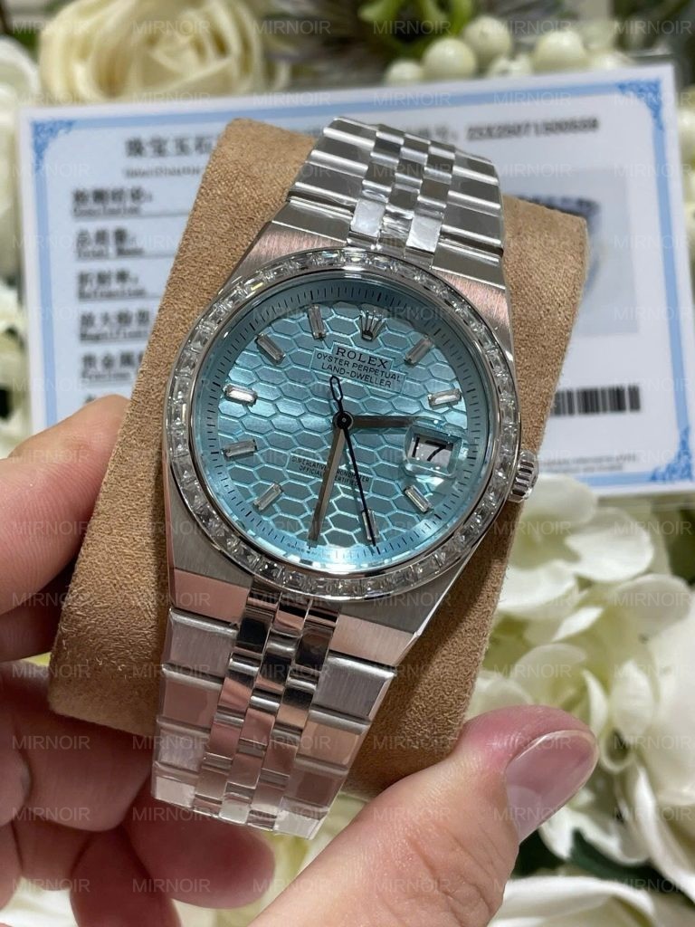 Dong-Ho-Rolex-Che-Tac-Land-Dweller-127286TBR-Boc-Vang-Trang-18K-Kim-Cuong-Moissanite-40mm-5-768x1024.jpg