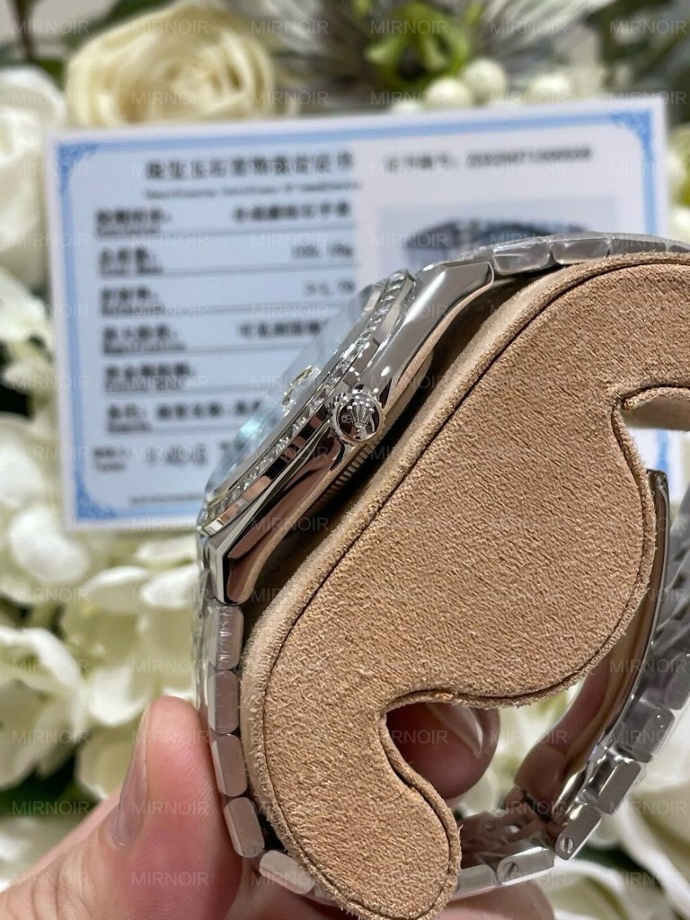 Dong-Ho-Rolex-Che-Tac-Land-Dweller-127286TBR-Boc-Vang-Trang-18K-Kim-Cuong-Moissanite-40mm-6-768x1024.jpg