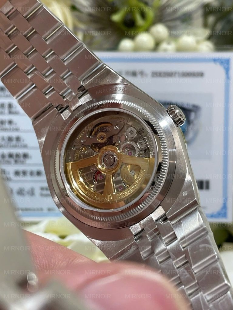 Dong-Ho-Rolex-Che-Tac-Land-Dweller-127286TBR-Boc-Vang-Trang-18K-Kim-Cuong-Moissanite-40mm-7-768x1024.jpg