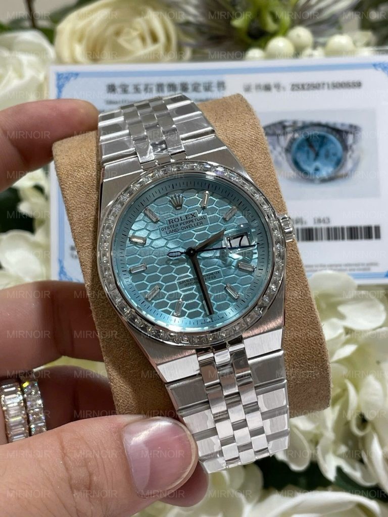 Dong-Ho-Rolex-Che-Tac-Land-Dweller-127286TBR-Boc-Vang-Trang-18K-Kim-Cuong-Moissanite-40mm-8-768x1024.jpg