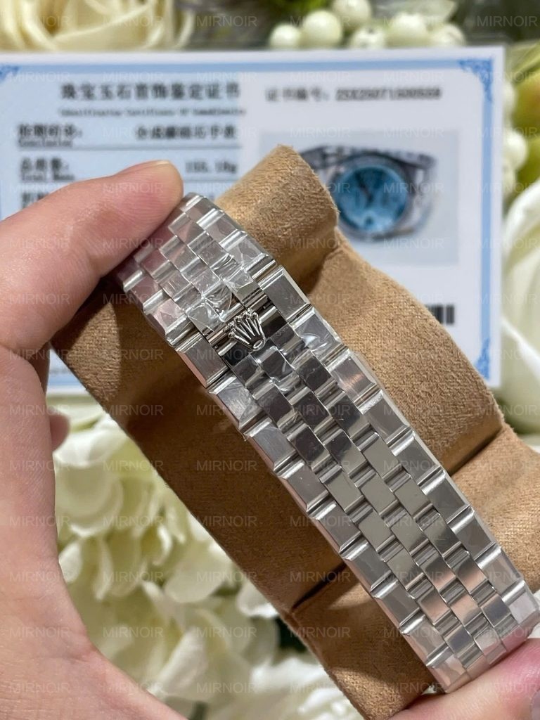Dong-Ho-Rolex-Che-Tac-Land-Dweller-127286TBR-Boc-Vang-Trang-18K-Kim-Cuong-Moissanite-40mm-9-768x1024.jpg