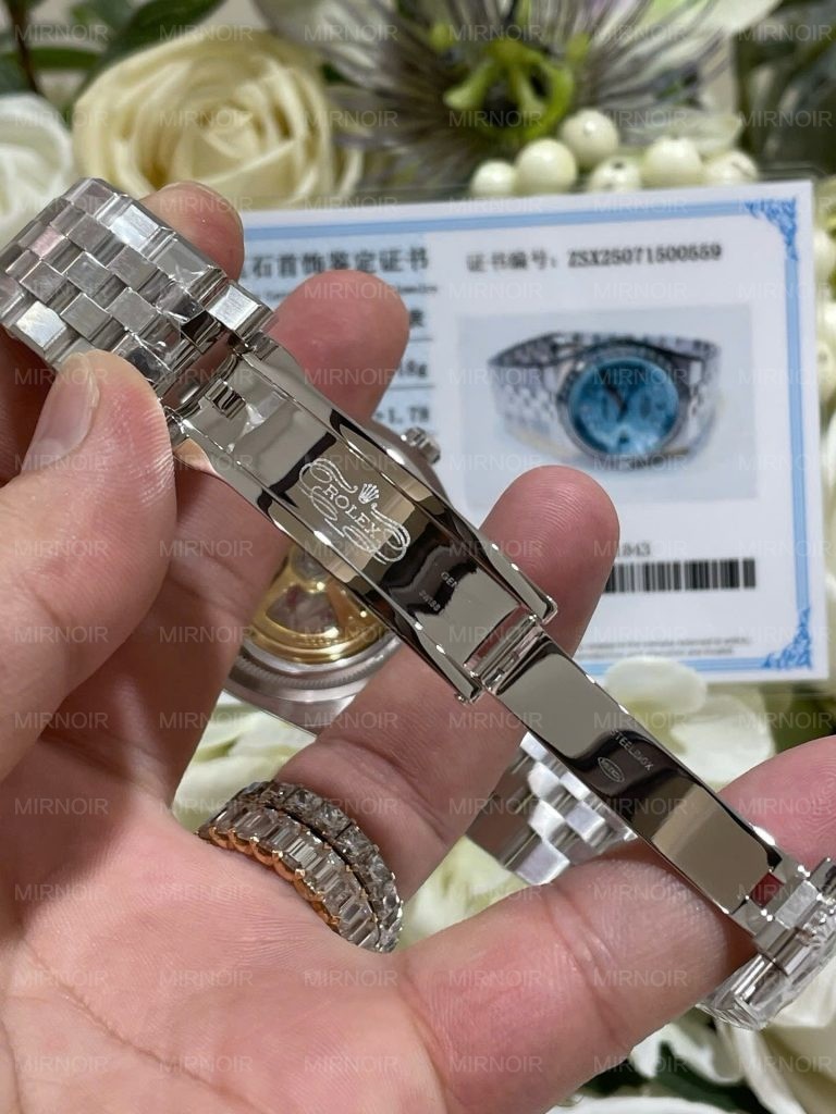 Dong-Ho-Rolex-Che-Tac-Land-Dweller-127286TBR-Boc-Vang-Trang-18K-Kim-Cuong-Moissanite-40mm-10-768x1024.jpg