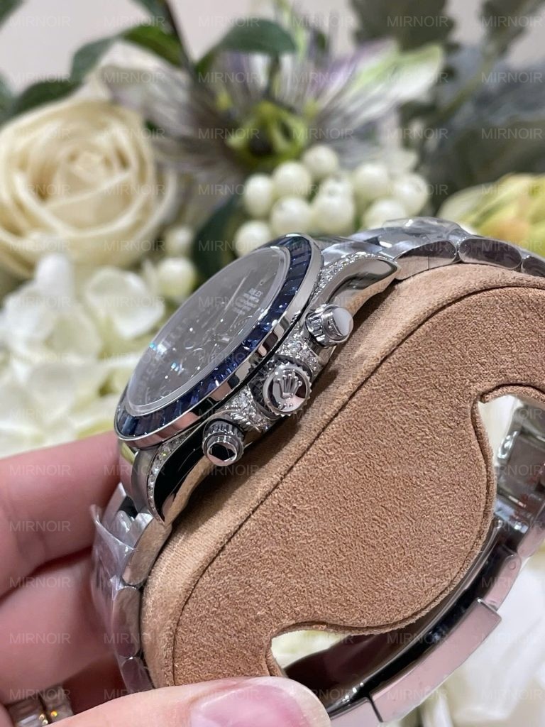 Dong-Ho-Rolex-Che-Tac-Daytona-126599TSA-Boc-Vang-Trang-18K-Da-Sapphire-Xanh-Nhan-Tao-40mm-6-768x1024.jpg