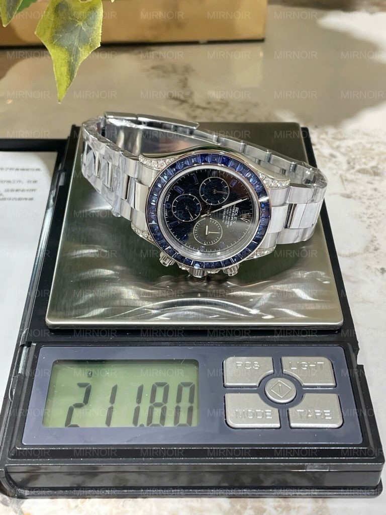 Dong-Ho-Rolex-Che-Tac-Daytona-126599TSA-Boc-Vang-Trang-18K-Da-Sapphire-Xanh-Nhan-Tao-40mm-11-768x1024.jpg