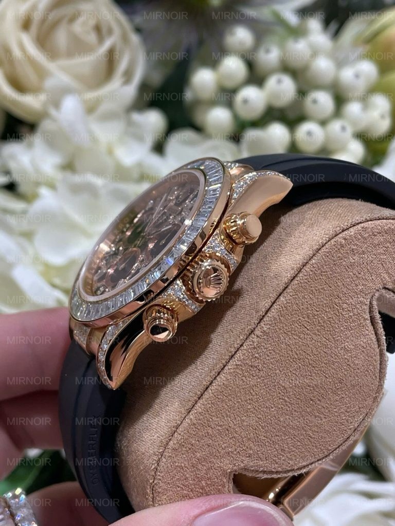 Dong-Ho-Rolex-Che-Tac-Daytona-116588TBR-Giraffeb-Chestnut-Boc-Vang-Hong-18K-Dinh-Moissanite-40mm-2-768x1024.jpg