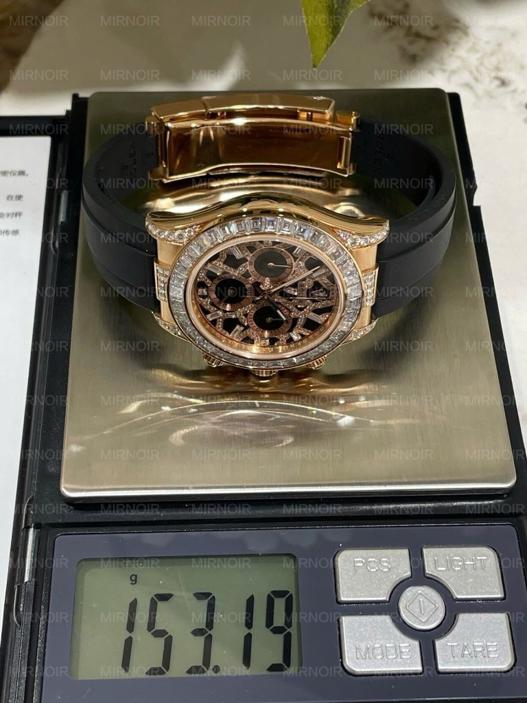 Dong-Ho-Rolex-Che-Tac-Daytona-116588TBR-Giraffeb-Chestnut-Boc-Vang-Hong-18K-Dinh-Moissanite-40mm-4-768x1024.jpg