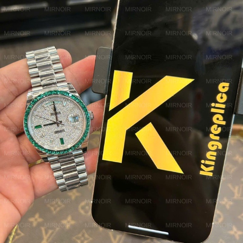 Dong-Ho-Rolex-Day-Date-Che-Tac-Kim-Cuong-Moissanite-Trong-Luong-200-Gram-40mm-1-1024x1024.jpg