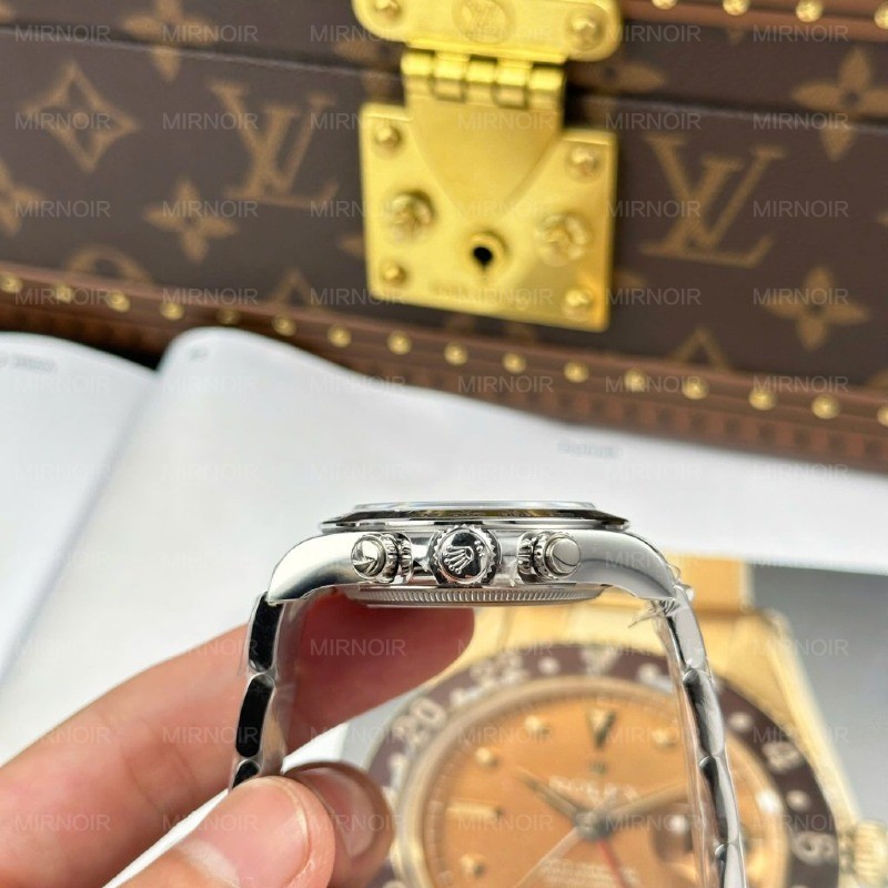 Dong-Ho-Rolex-Replica-11-Cosmograph-Daytona-126509-Mat-Xanh-Duong-Nha-May-THB-40mm-8-1024x1024.jpg