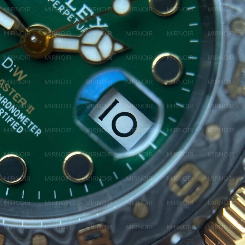 Dong-Ho-Rolex-GMT-Master-II-Diw-Replica-11-Vo-Carbon-Mat-Xanh-La-Cay-40mm-2-1024x1024.jpg