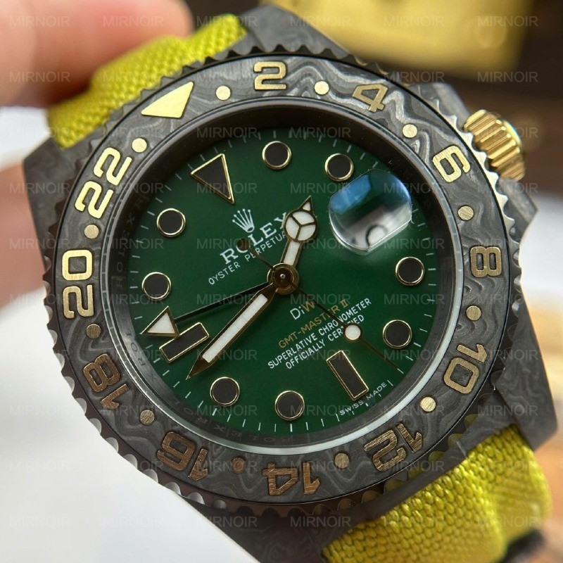 Dong-Ho-Rolex-GMT-Master-II-Diw-Replica-11-Vo-Carbon-Mat-Xanh-La-Cay-40mm-3-1024x1024.jpg