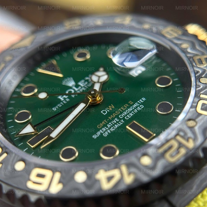 Dong-Ho-Rolex-GMT-Master-II-Diw-Replica-11-Vo-Carbon-Mat-Xanh-La-Cay-40mm-4-1024x1024.jpg