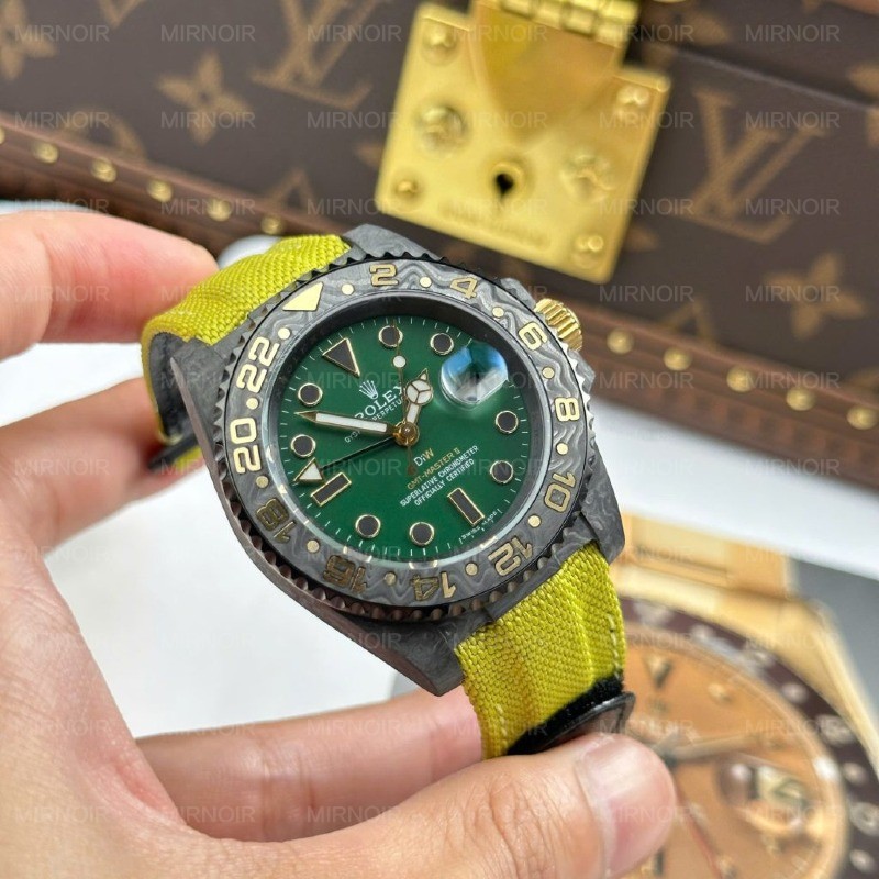 Dong-Ho-Rolex-GMT-Master-II-Diw-Replica-11-Vo-Carbon-Mat-Xanh-La-Cay-40mm-6-1024x1024.jpg