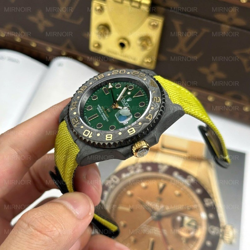 Dong-Ho-Rolex-GMT-Master-II-Diw-Replica-11-Vo-Carbon-Mat-Xanh-La-Cay-40mm-7-1024x1024.jpg
