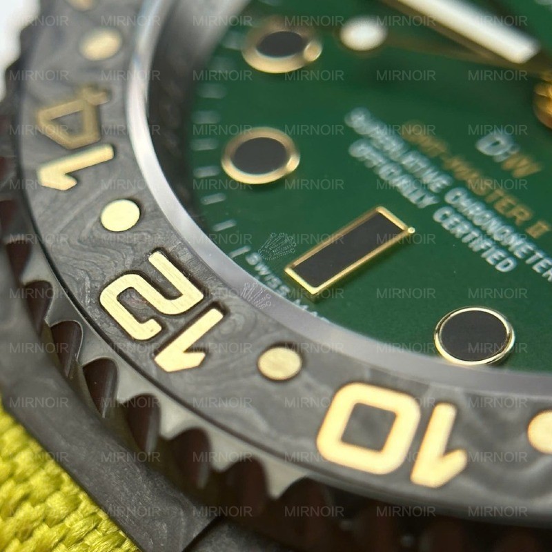 Dong-Ho-Rolex-GMT-Master-II-Diw-Replica-11-Vo-Carbon-Mat-Xanh-La-Cay-40mm-11-1024x1024.jpg