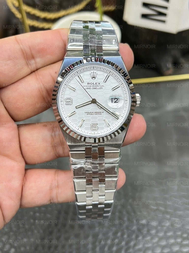 Dong-Ho-Rolex-Land-Dweller-127334-Replica-11-Mat-Trang-Hoa-Tiet-To-Ong-40mm-1-768x1024.jpg
