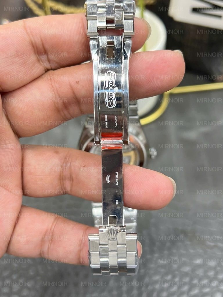 Dong-Ho-Rolex-Land-Dweller-127334-Replica-11-Mat-Trang-Hoa-Tiet-To-Ong-40mm-3-768x1024.jpg