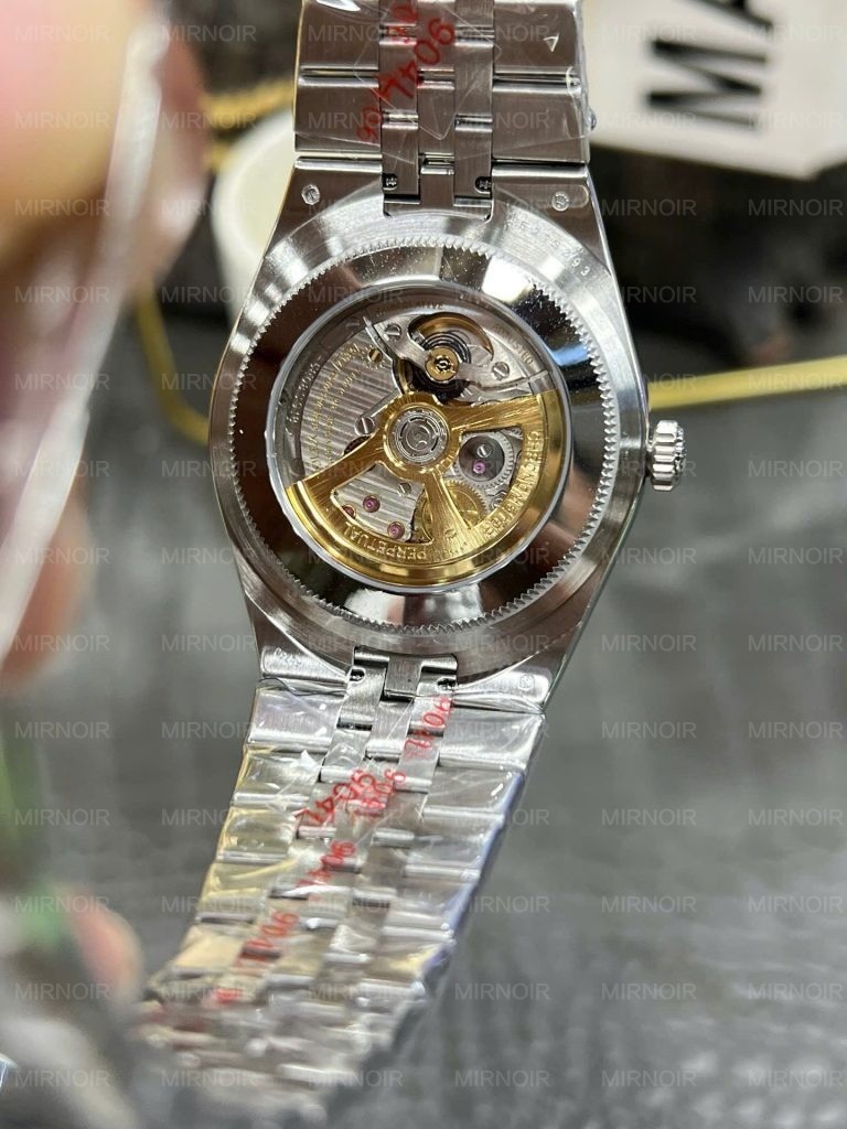 Dong-Ho-Rolex-Land-Dweller-127334-Replica-11-Mat-Trang-Hoa-Tiet-To-Ong-40mm-4-768x1024.jpg