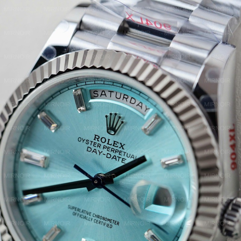 Dong-Ho-Rolex-Replica-11-Day-Date-Mat-Xanh-Bang-Trong-Luong-186-Grams-Xuong-QF-40mm-7.jpg