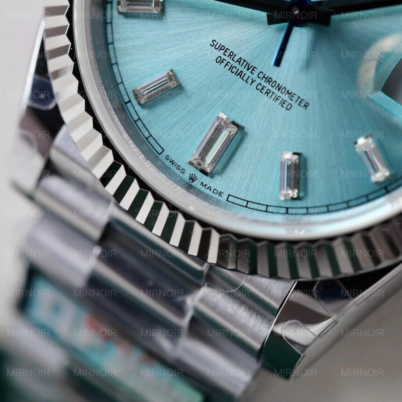 Dong-Ho-Rolex-Replica-11-Day-Date-Mat-Xanh-Bang-Trong-Luong-186-Grams-Xuong-QF-40mm-8.jpg