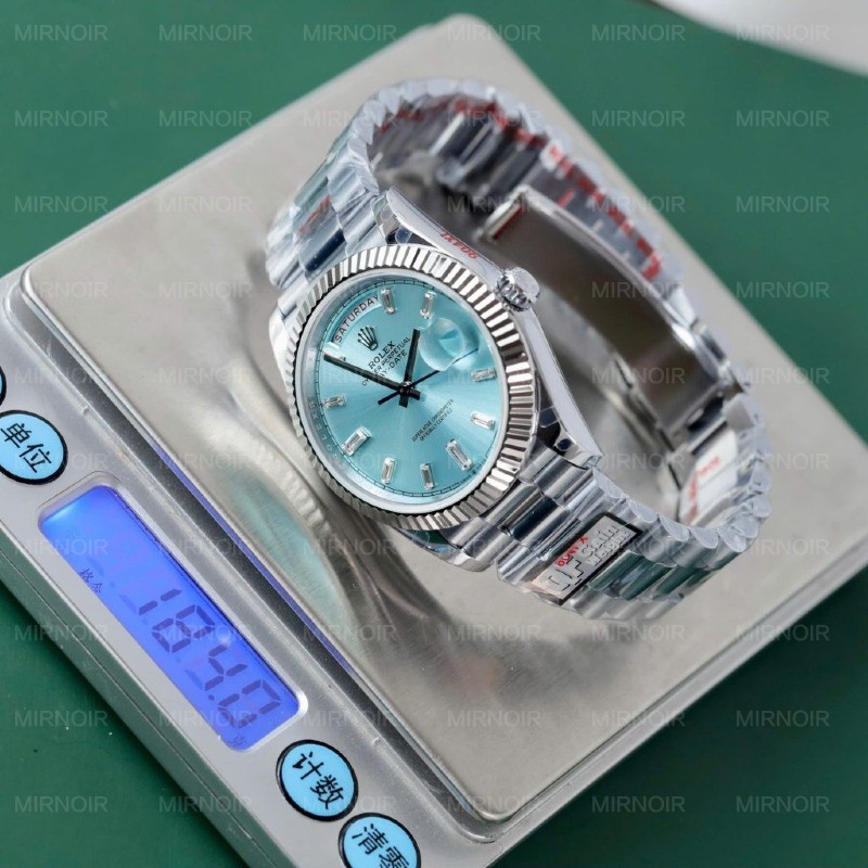 Dong-Ho-Rolex-Replica-11-Day-Date-Mat-Xanh-Bang-Trong-Luong-186-Grams-Xuong-QF-40mm-10-1024x1024.jpg