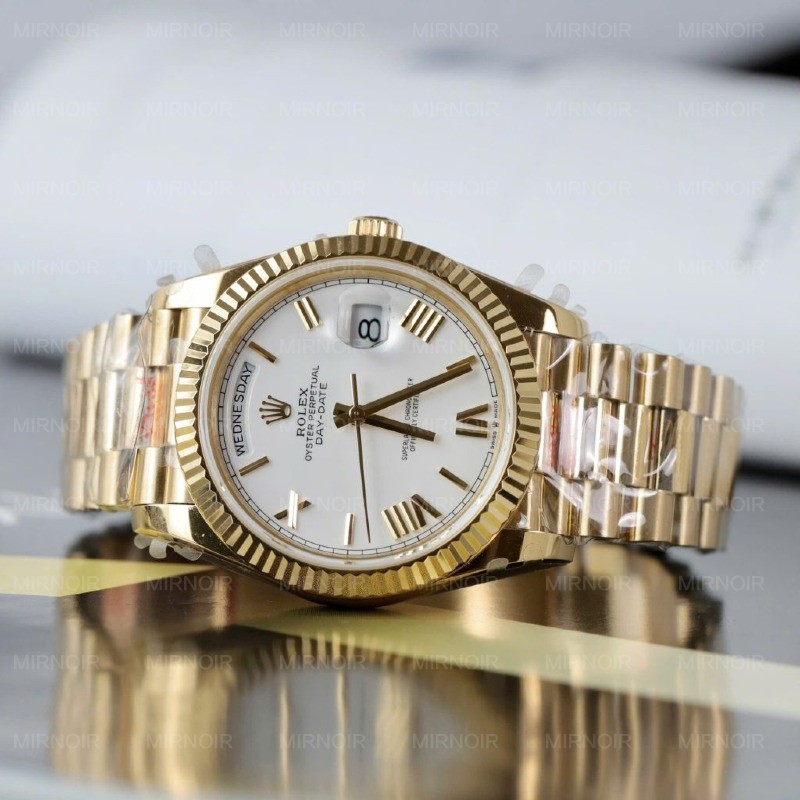 Dong-Ho-Rolex-Day-Date-Rep-11-Mat-Trang-Coc-So-La-Ma-Xuong-GM-40mm-4-1024x1024.jpg