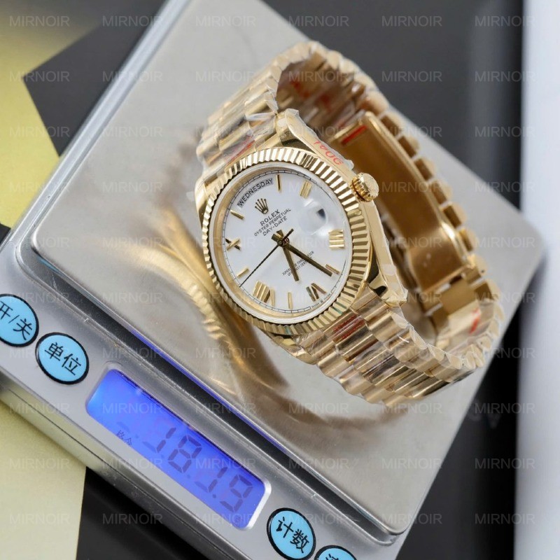 Dong-Ho-Rolex-Day-Date-Rep-11-Mat-Trang-Coc-So-La-Ma-Xuong-GM-40mm-8-1024x1024.jpg