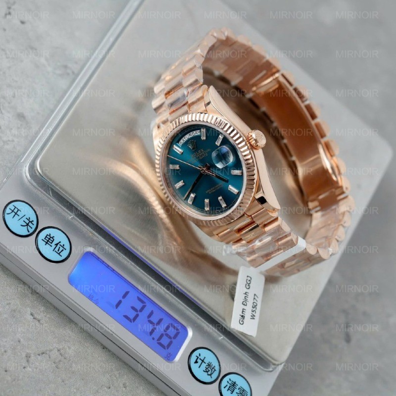 Dong-Ho-Rolex-Day-Date-Mat-Xanh-Luc-Lam-Che-Tac-Boc-Vang-Hong-Xuong-GM-36mm-2-1024x1024.jpg
