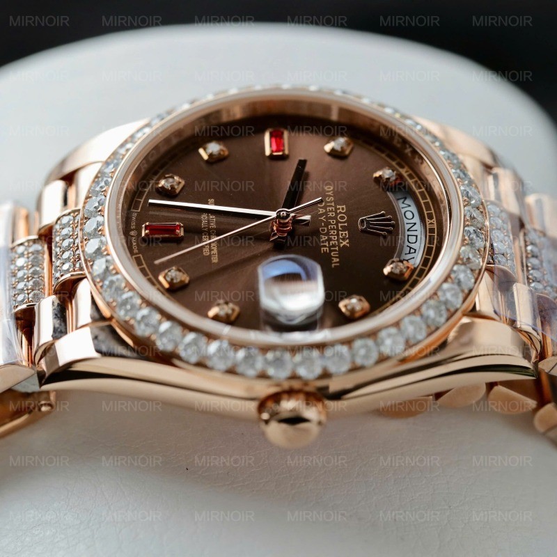Dong-Ho-Rolex-Day-Date-Mat-So-Chocolate-Che-Tac-Boc-Vang-That-Dinh-Kim-Cuong-Moissanite-36mm-6.jpg
