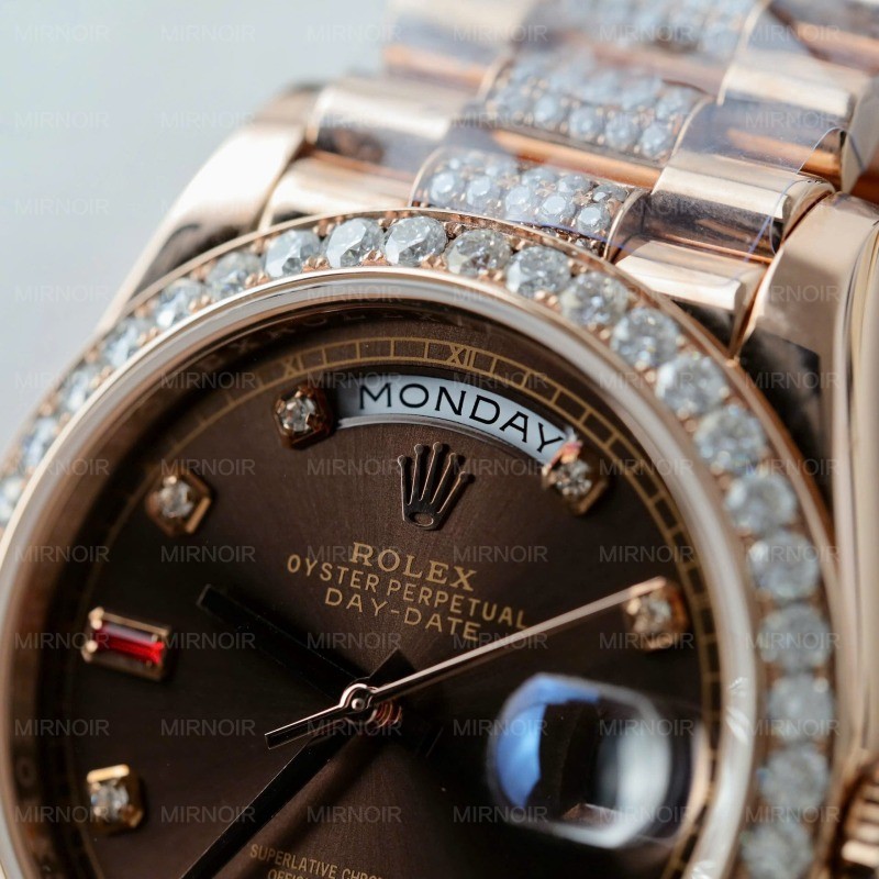 Dong-Ho-Rolex-Day-Date-Mat-So-Chocolate-Che-Tac-Boc-Vang-That-Dinh-Kim-Cuong-Moissanite-36mm-7.jpg