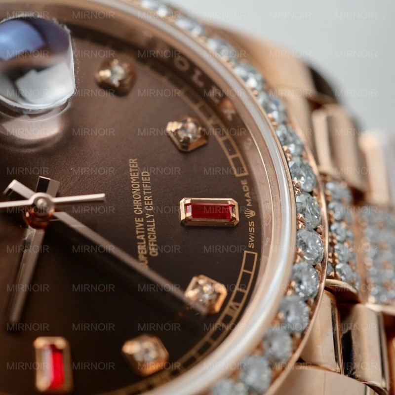 Dong-Ho-Rolex-Day-Date-Mat-So-Chocolate-Che-Tac-Boc-Vang-That-Dinh-Kim-Cuong-Moissanite-36mm-8.jpg
