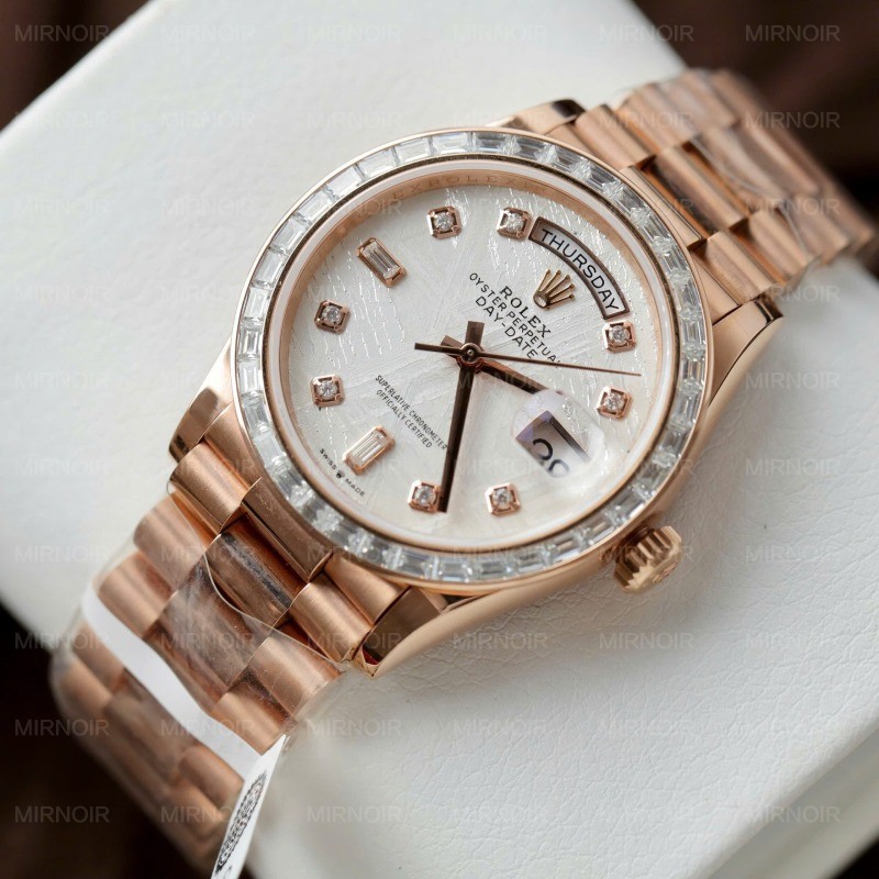 Dong-Ho-Rolex-Day-Date-Mat-Thien-Thach-Tuy-Chinh-Boc-Vang-That-Coc-So-Kim-Cuong-Moissanite-Baguette-36mm-3.jpg