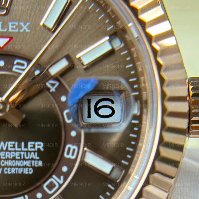 Dong-Ho-Rolex-Sky-Dweller-Mat-Nau-Che-Tac-Ma-Vang-Hong-Nang-192-Grams-Xuong-ZF-42mm-5.jpg