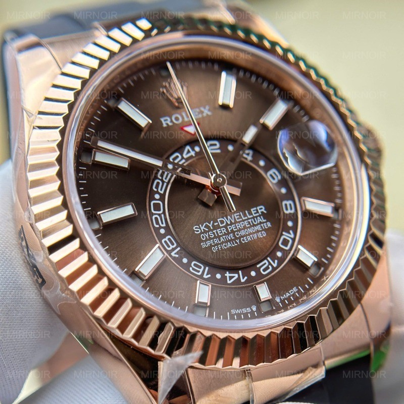 Dong-Ho-Rolex-Sky-Dweller-Mat-Nau-Che-Tac-Ma-Vang-Hong-Nang-192-Grams-Xuong-ZF-42mm-7.jpg