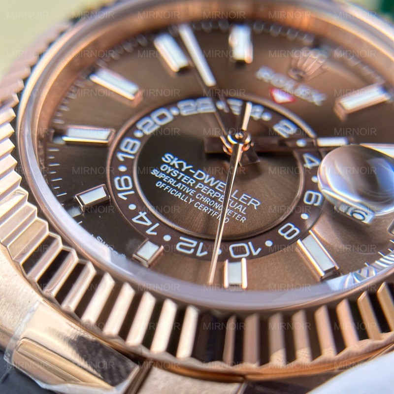 Dong-Ho-Rolex-Sky-Dweller-Mat-Nau-Che-Tac-Ma-Vang-Hong-Nang-192-Grams-Xuong-ZF-42mm-10.jpg