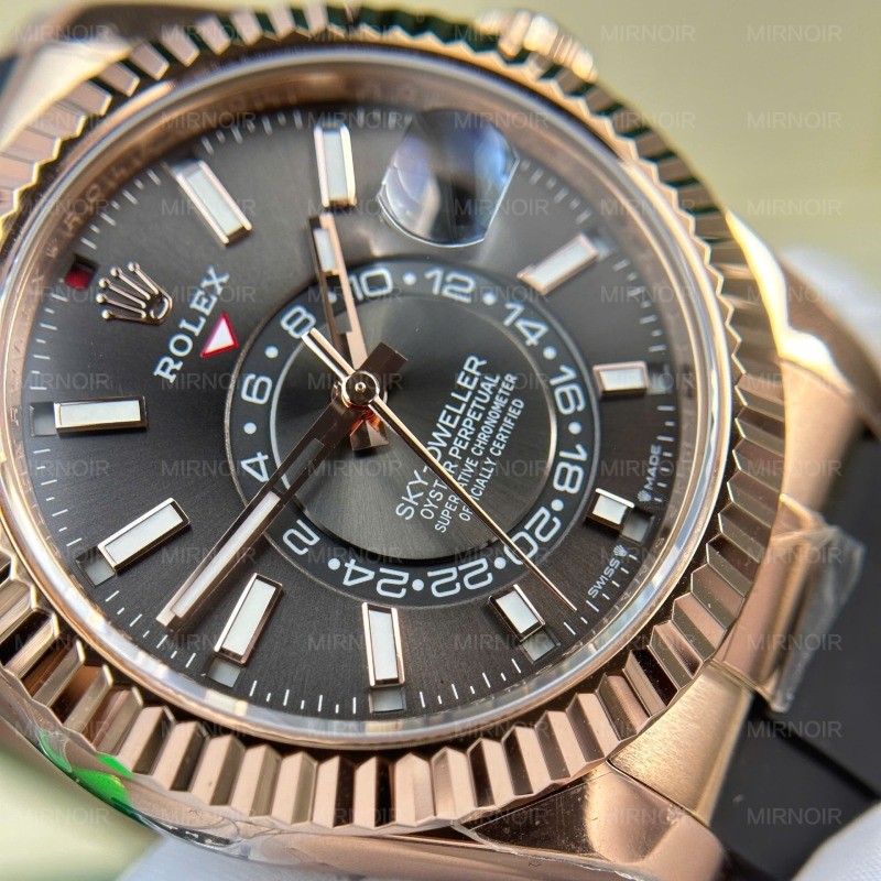 Dong-Ho-Rolex-Sky-Dweller-Mat-Xam-Che-Tac-Ma-Vang-Hong-Nang-192-Grams-Xuong-ZF-42mm-4.jpg