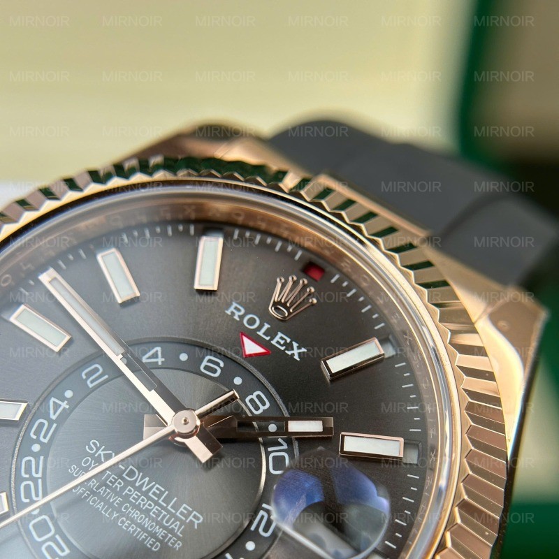 Dong-Ho-Rolex-Sky-Dweller-Mat-Xam-Che-Tac-Ma-Vang-Hong-Nang-192-Grams-Xuong-ZF-42mm-7.jpg