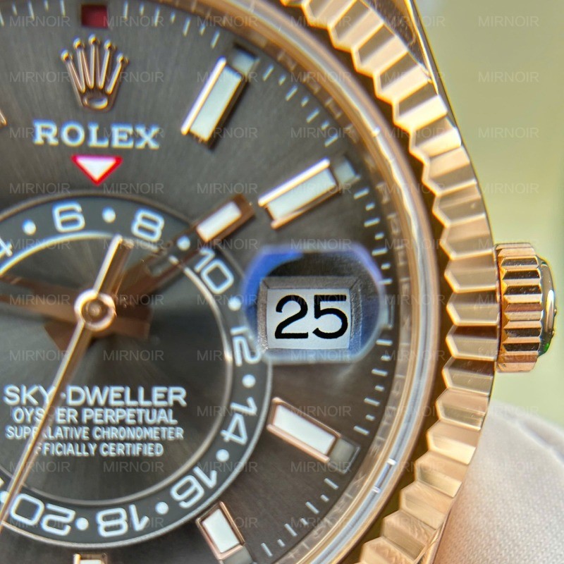 Dong-Ho-Rolex-Sky-Dweller-Mat-Xam-Che-Tac-Ma-Vang-Hong-Nang-192-Grams-Xuong-ZF-42mm-8.jpg