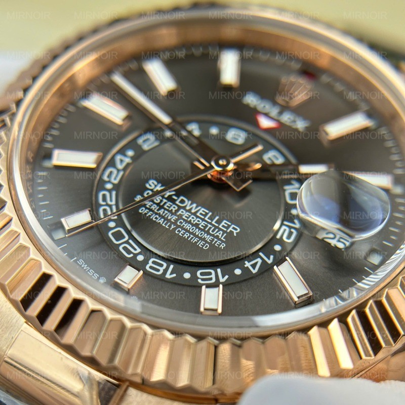 Dong-Ho-Rolex-Sky-Dweller-Mat-Xam-Che-Tac-Ma-Vang-Hong-Nang-192-Grams-Xuong-ZF-42mm-10.jpg