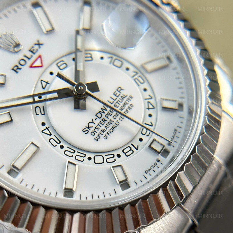 Dong-Ho-Rolex-Sky-Dweller-Mat-Trang-Replica-11-Tuy-Chinh-Trong-Luong-192-Grams-Xuong-ZF-42mm-7.jpg