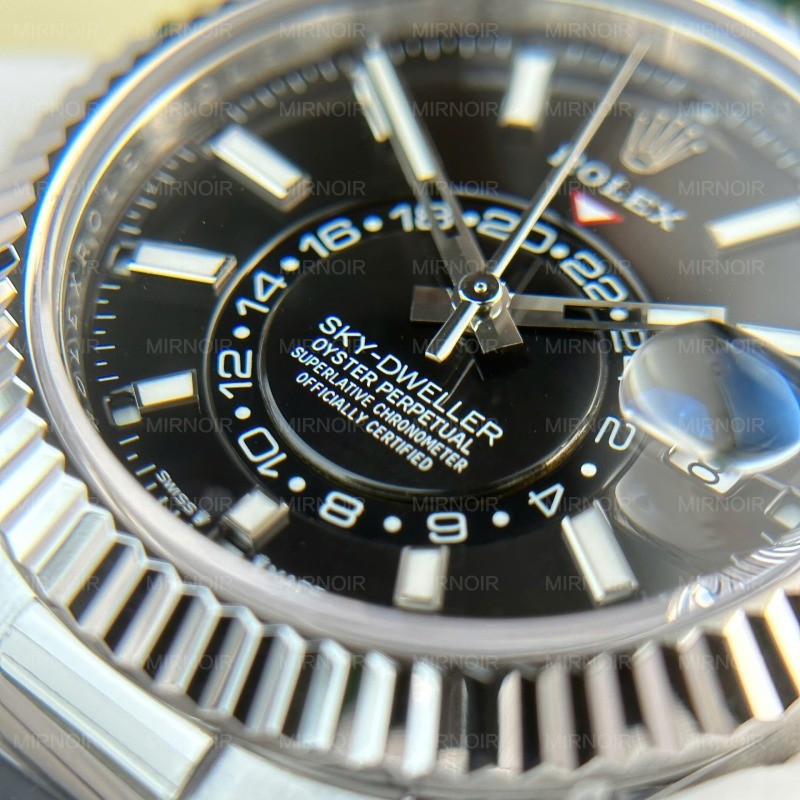 Dong-Ho-Rolex-Sky-Dweller-Replica-11-Mat-Den-Trong-Luong-192-Grams-Xuong-ZF-42mm-9.jpg