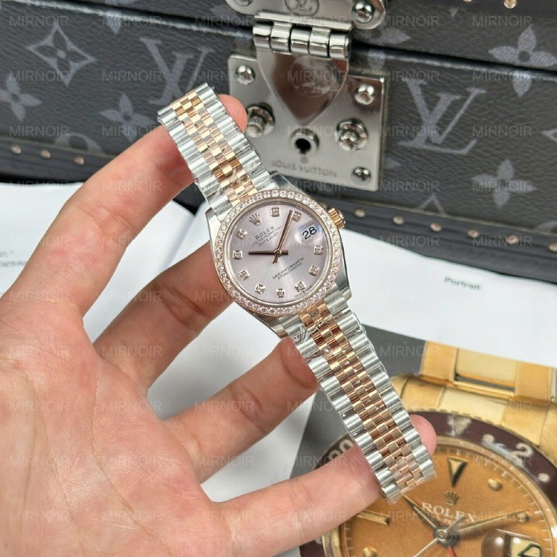 Dong-Ho-Rolex-Nu-DateJust-Che-Tac-Demi-Vang-Hong-Mat-Sundust-Nha-May-THB-31mm-1-1024x1024.jpg