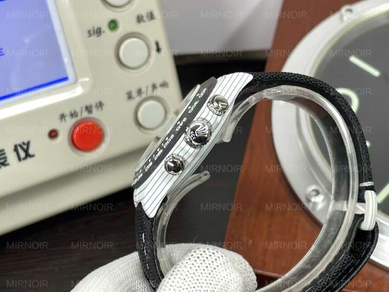 Dong-Ho-Rolex-Cosmograph-Daytona-DIW-Che-Tac-Carbon-Cao-Cap-Nhat-40mm-2.jpg